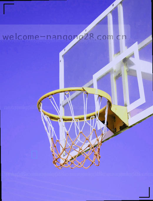 NBA季后赛实时比分：湖人108-102勇士，第四节剩2分15秒。
